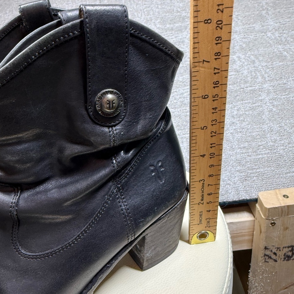 Frye Jackie Button Detail Short Black Leather Western Bootie Size 8.5 - Picture 4 of 9